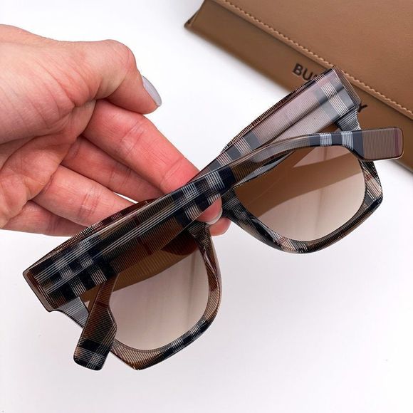 Burberry BE4364 KITTY 396713 Sunglasses Check Brown Square Unisex main image 5